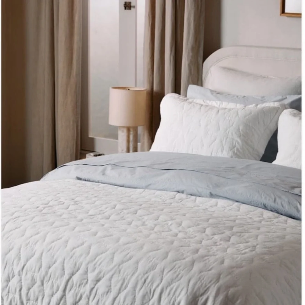 Parachute NWT Soft stitch organic cotton quilt